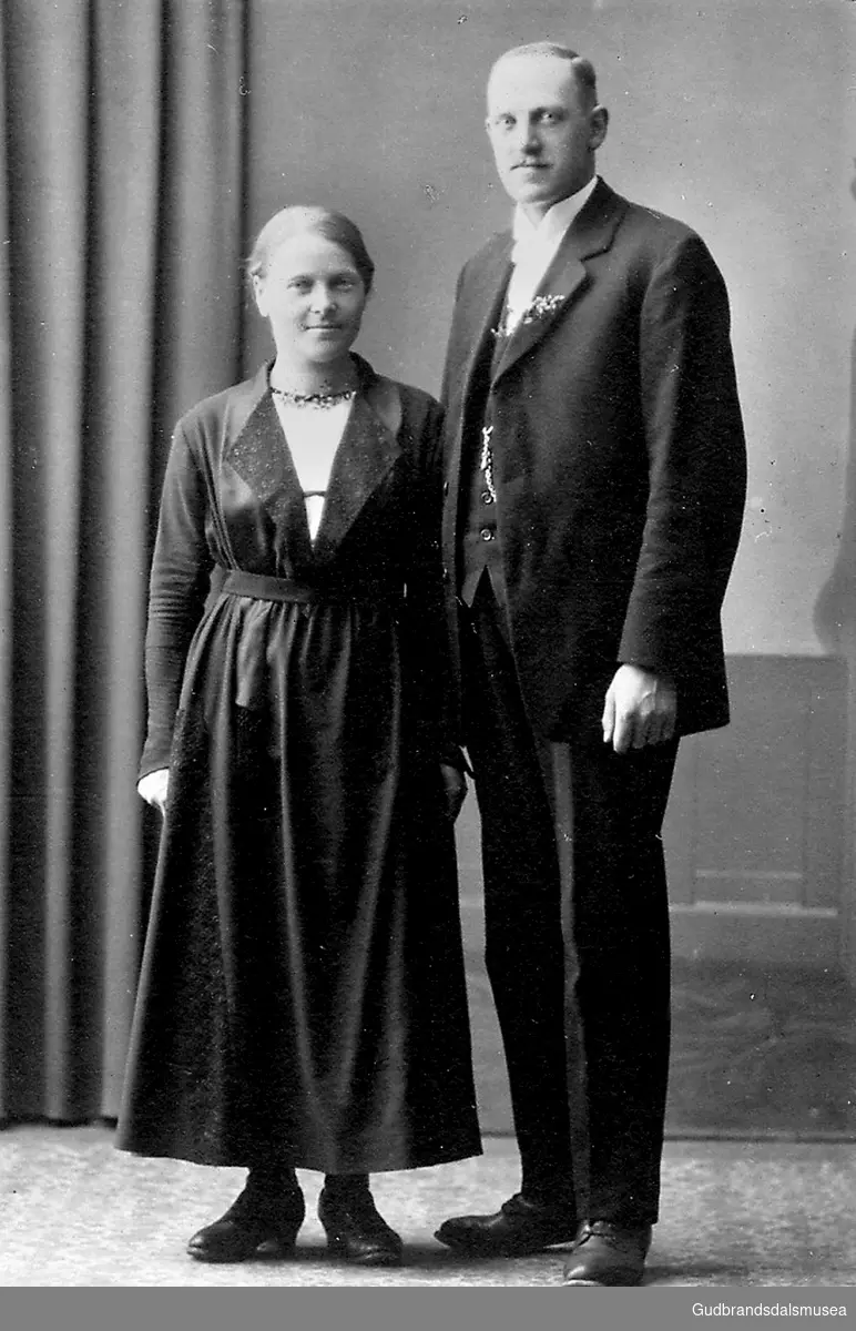 Anne Olsen (f. Teigen 1888) og Erik Olsen (f. 1886)