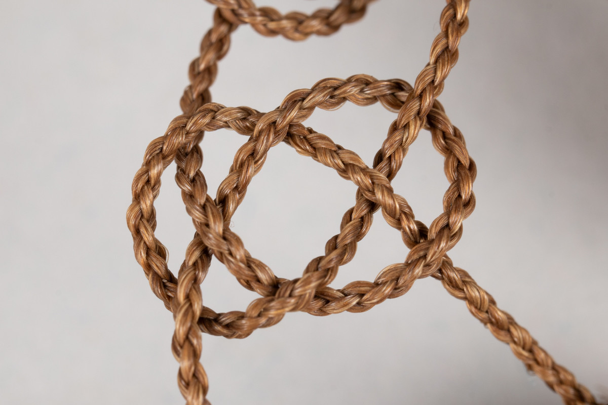 Armbånd laget av flettet menneskehår