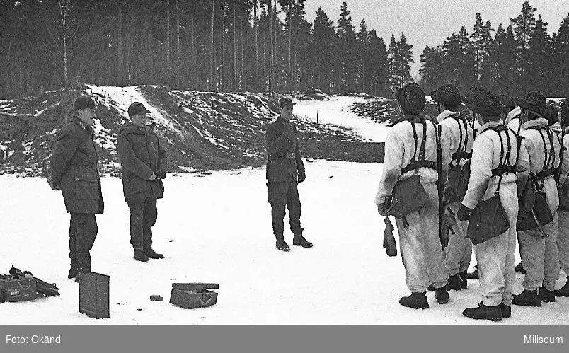 Genomgång inför skjutning. Militärbefälhavaren generallöjtnant Carl Björeman, överste Carl Edholm, chef Ing 2 och Axel Forthmeiier.