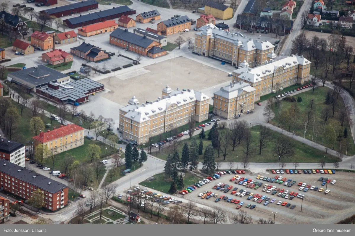 Flygbild över regementsområdet I3 år 1991.