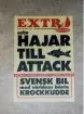 Rekalmbild, Löpsedel med Röd text överst: EXTRA!! A et i form at Leaf seglet. Tävla och vinn.
I svart text men stora versaler
HAJAR TILL ATTACK. Bild på svart haj.
EXTRA EXTRA EXTRA vit text på röd botten.
Svart text:
Svensk bil med världens bästa krockkudde.