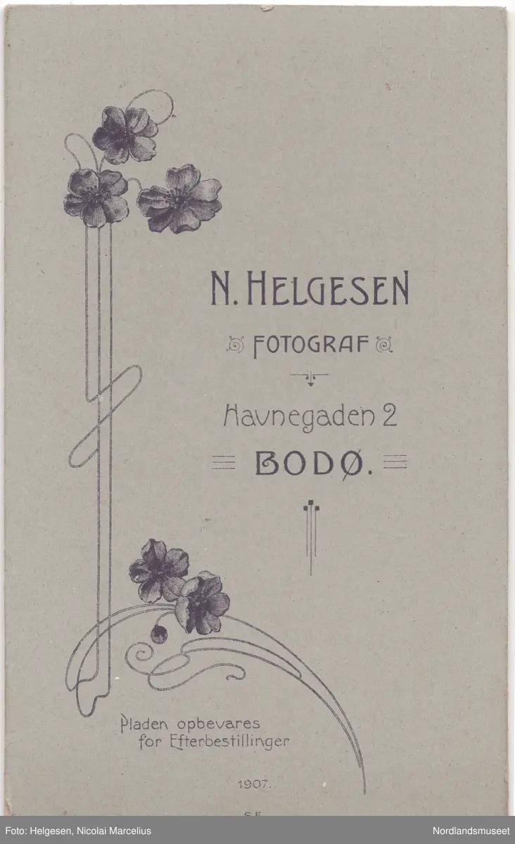 Portrett av en ung mann med studentlue. Antakelig etter avlagt Examen artium.