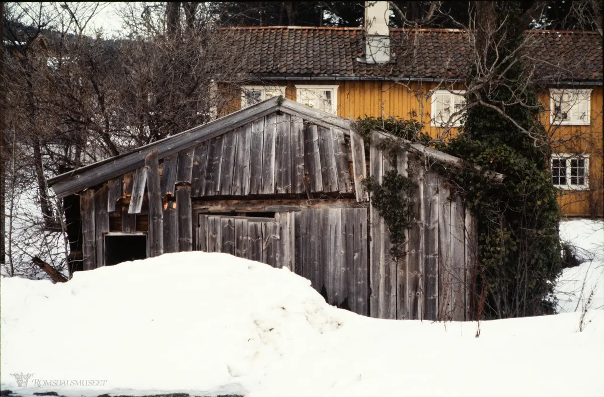 Naust ved Fjærestua.