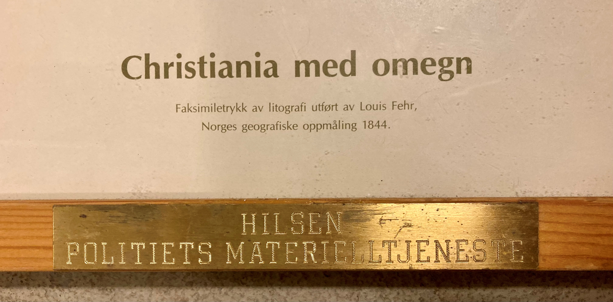 Kart i glass og treramme.