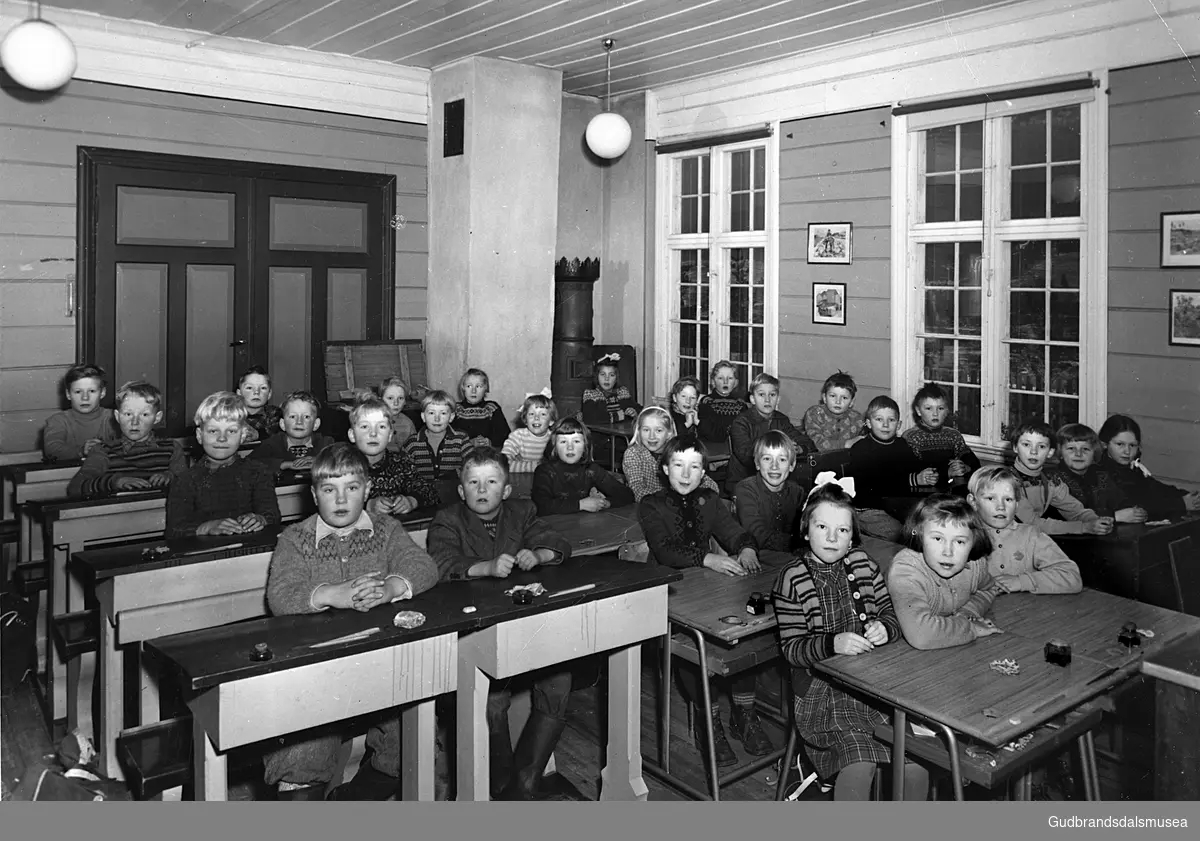 2. og 3. klasse ved Holemork skule 1957-1958