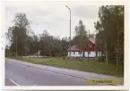 Vy vid Sjömarken. Stationen byggd 1913.Det anlades också en park- och badanläggning, driven av GBJ,Göteborg-Borås Järnväg fram till 1936, då den såldes till Borås stad. Persontrafiken nedlades fr o m 12 maj 1968 och godstrafiken fr o m 1 september 1974. Växeln till stickspåret borttogs i december 1975