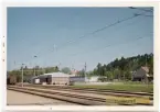 Vy vid Limmared. Stationshuset toligen byggt mellan 1964-1966 efter  SJ Arkitekskontor Stockholms ritningar.