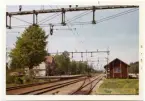 Vy vid Bor.Stationshus byggt 1902. enligt ritningar av arkitekt TJ Folcke, Göteborg, Tvåvånings stationshus i trä. Mekanisk växelförregling