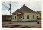 Vy vid Kinnahult. Namnet var tidigare KÄLLÄNG. Station anlagd 1918. Envånings stationshus byggt 1919 enligt Harald Söderberg, Varberg , putsat och med toppigt tak. Mekanisk växelförregling