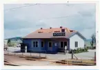 Vy vid Horred. Stationen anlagd 1880. Stationshuset byggt 1963. Elektrisk växelförregling