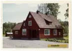 Vy vid Aspanäs. Håll- och lastplats öppnad med banan 1917. En- och en halv vånings stationshus i trä bygggt Enligt ritningar av arkitekt Rudolf Lange, Göteborg. Väntkur uppsattes vid avbemanningen. Godstrafiken upphörde under 1960-talet, medan persontrafiken var kvar till banans nedläggning 1985. Hållplats anlagd 1917. Mekanisk växelförregling, kontrollås