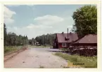 Vy vid Aspanäs. Håll- och lastplats öppnad med banan 1917. En- och en halv vånings stationshus i trä bygggt Enligt ritningar av arkitekt Rudolf Lange, Göteborg. Väntkur uppsattes vid avbemanningen. Godstrafiken upphörde under 1960-talet, medan persontrafiken var kvar till banans nedläggning 1985. Hållplats anlagd 1917. Mekanisk växelförregling.