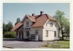 Ett vevställverk och en mekanisk växelförlegling utanför Slutarps Stationshus. Byggnadsår 1906. Arkitekt T.J Folcke,Göteborg.