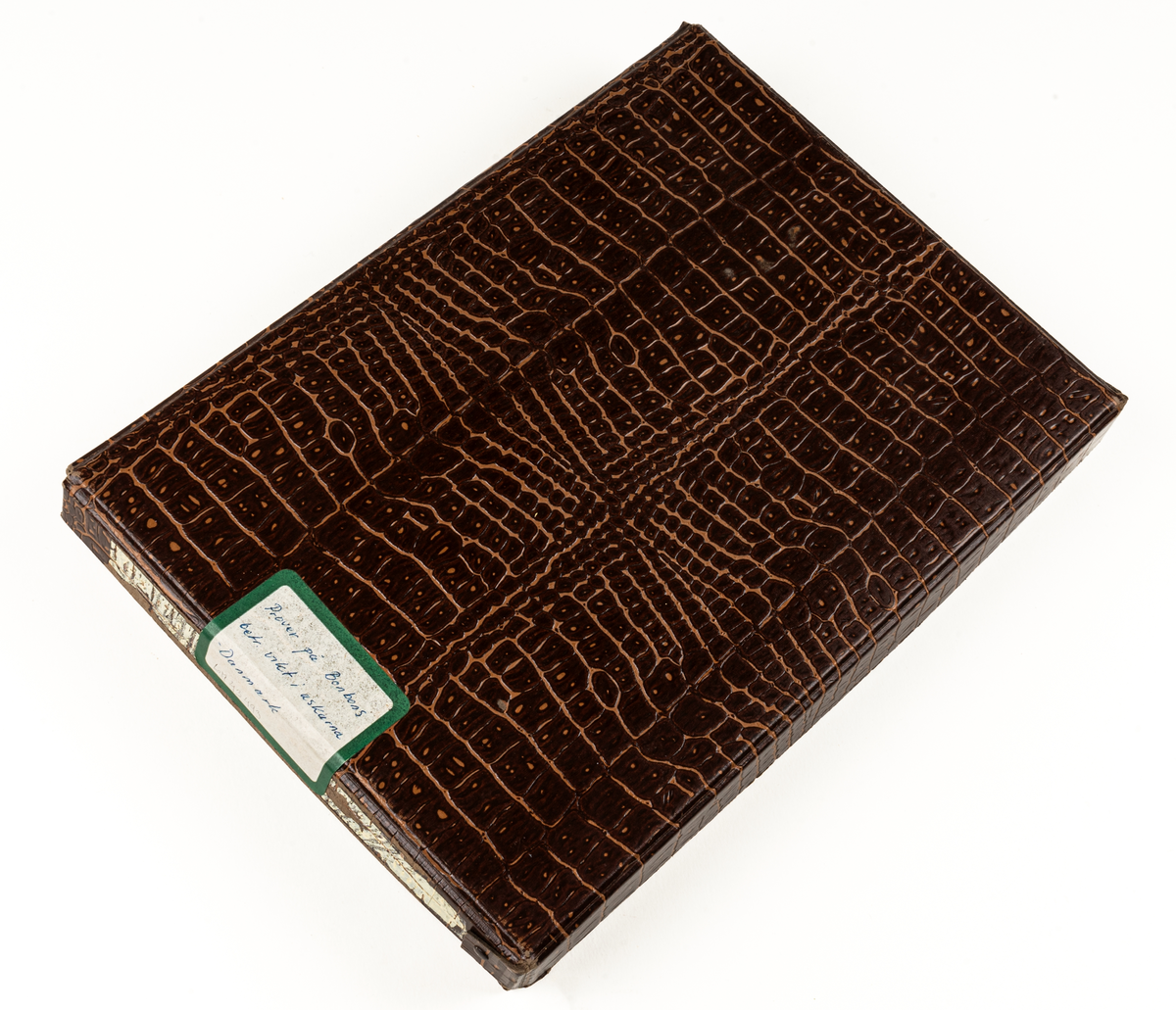 Ask, med provresultat av olika Läkerol- och Bonbonaskar, över de olika vikterna per ask. Intygspapper från Steins analytisk-kemiske laboratorium i Köpenhamn, Danmark, daterat 1966.