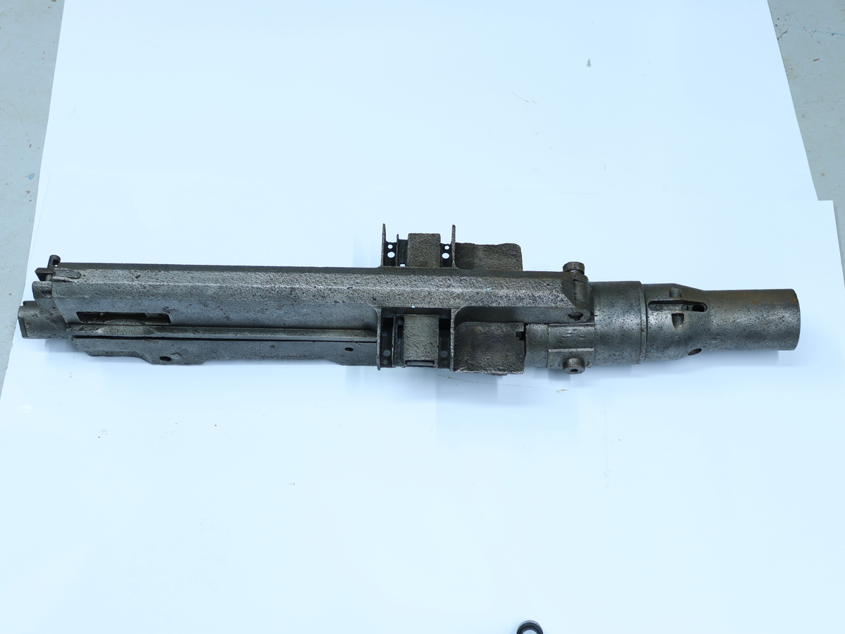 Type: single-barrel automatic cannon
Caliber: 20×82mm
Operation: Recoil-operated; short recoil
Length: 1766 mm
Barrel length: 1104 mm/55 calibers
Rifling: 1 turn in 23 calibers
Weight (complete): 42.7 kg (94.1 lbs)
Rate of fire: 750 rpm
Effective range:800 m
Muzzle velocity: 805 m/s (M-Geschoss); 705 m/s (HE-T, AP)