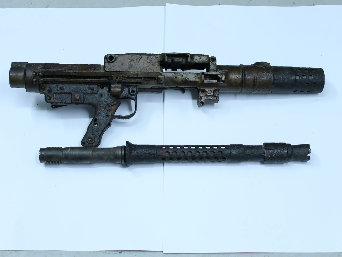 Et lite tungt maskingevær utviklet av Rheinmetall i 1938.
Weight : 16.6 kilograms (37 lb)
Length : 1.17 metres (3.8 ft)
Muzzle velocity : ~ 750 metres per second (2,500 ft/s)
Rate of fire : 900 rpm AP-API ; 930 rpm HEF-HEFI-I
Acccuracy : 35 x 45 cm spread at 100m
Barrel Life : 17 000 rounds