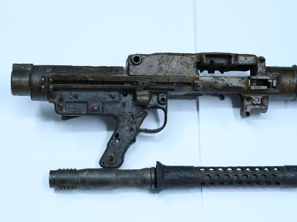 Et lite tungt maskingevær utviklet av Rheinmetall i 1938.
Weight : 16.6 kilograms (37 lb)
Length : 1.17 metres (3.8 ft)
Muzzle velocity : ~ 750 metres per second (2,500 ft/s)
Rate of fire : 900 rpm AP-API ; 930 rpm HEF-HEFI-I
Acccuracy : 35 x 45 cm spread at 100m
Barrel Life : 17 000 rounds