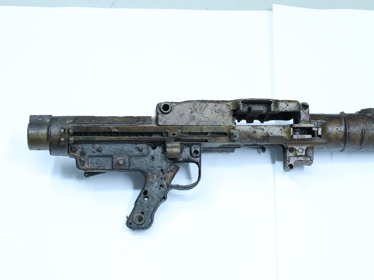 Et lite tungt maskingevær utviklet av Rheinmetall i 1938.
Weight : 16.6 kilograms (37 lb)
Length : 1.17 metres (3.8 ft)
Muzzle velocity : ~ 750 metres per second (2,500 ft/s)
Rate of fire : 900 rpm AP-API ; 930 rpm HEF-HEFI-I
Acccuracy : 35 x 45 cm spread at 100m
Barrel Life : 17 000 rounds