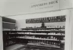 Svenska Mässan i Göteborg 1928. Monter för Limmareds Glasbruk. Ur album: Limmareds Glasbruk 1740-1902-1930.