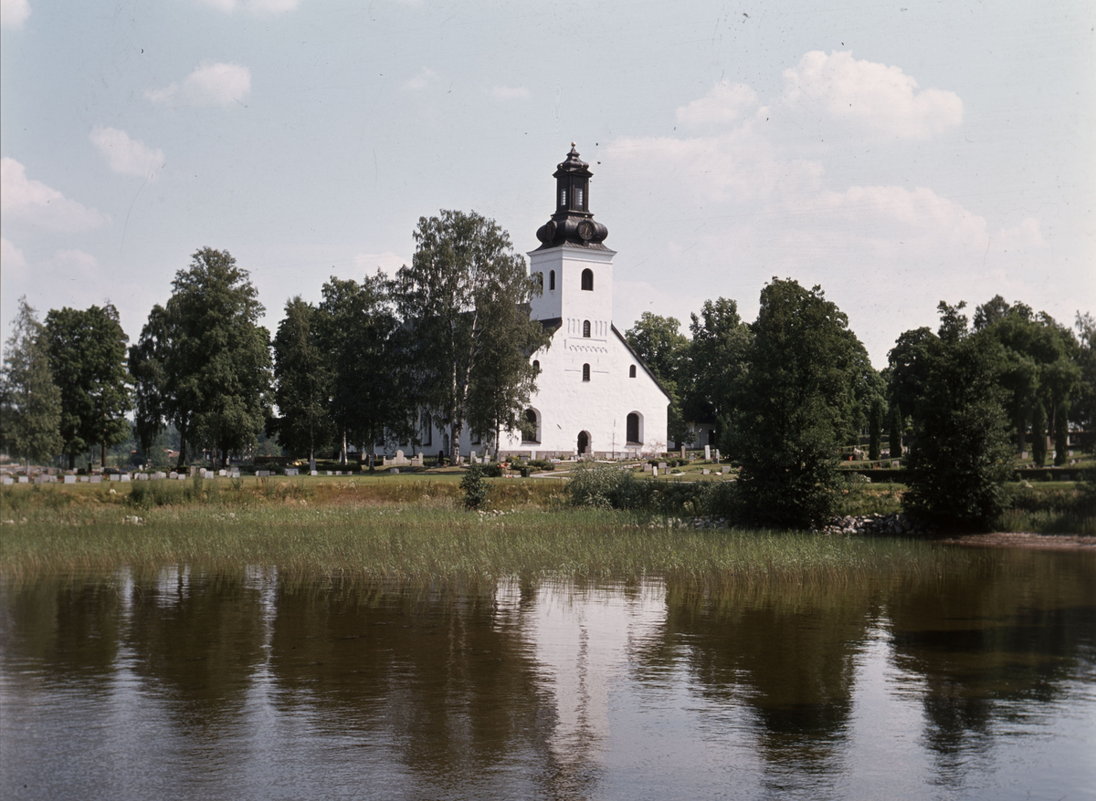 Söderbärke kyrka.  Läs mer om Söderbärke kyrka i boken: Dalarnas kyrkor i ord och bild.