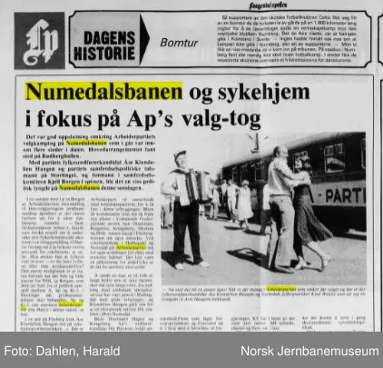 Dieselmotorvogn BM86/91 med styrevogn med Arbeiderpartiets valgkamptog på Flesberg stasjon