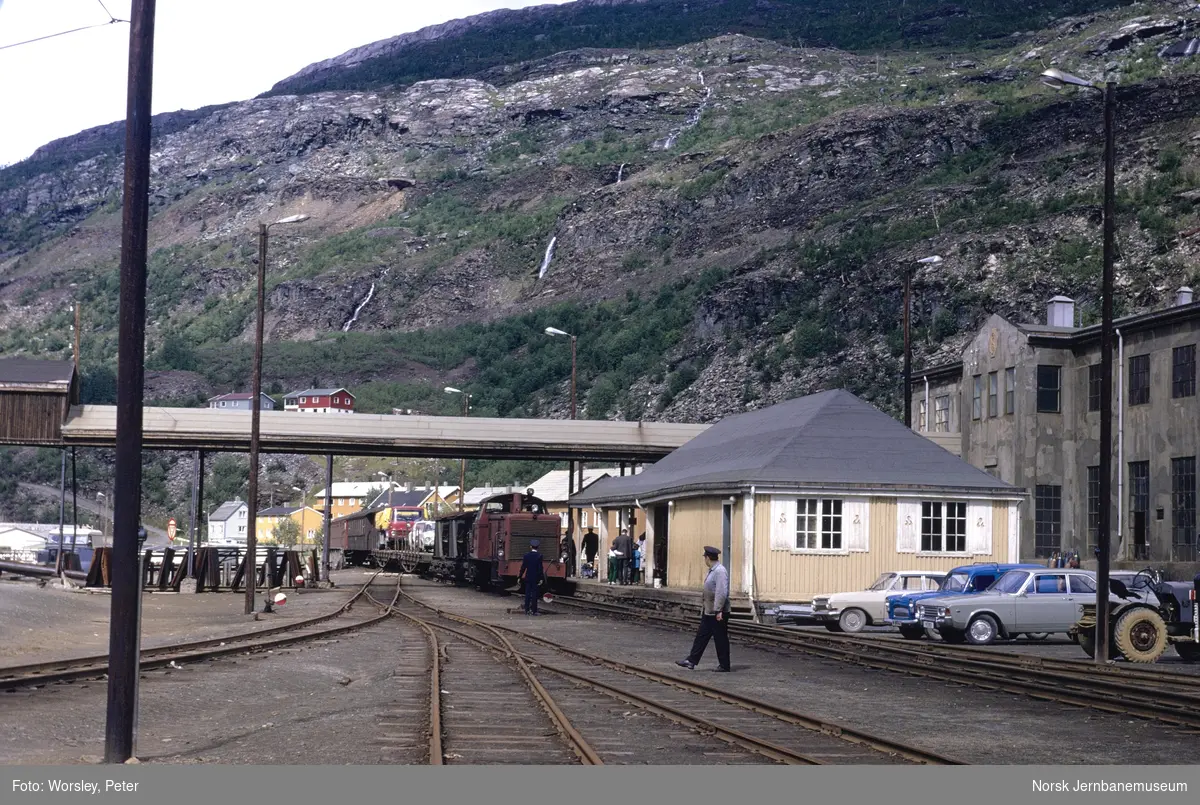 Sulitjelmabanens diesellokomotiv SAULO med blandet tog på Lomi stasjon