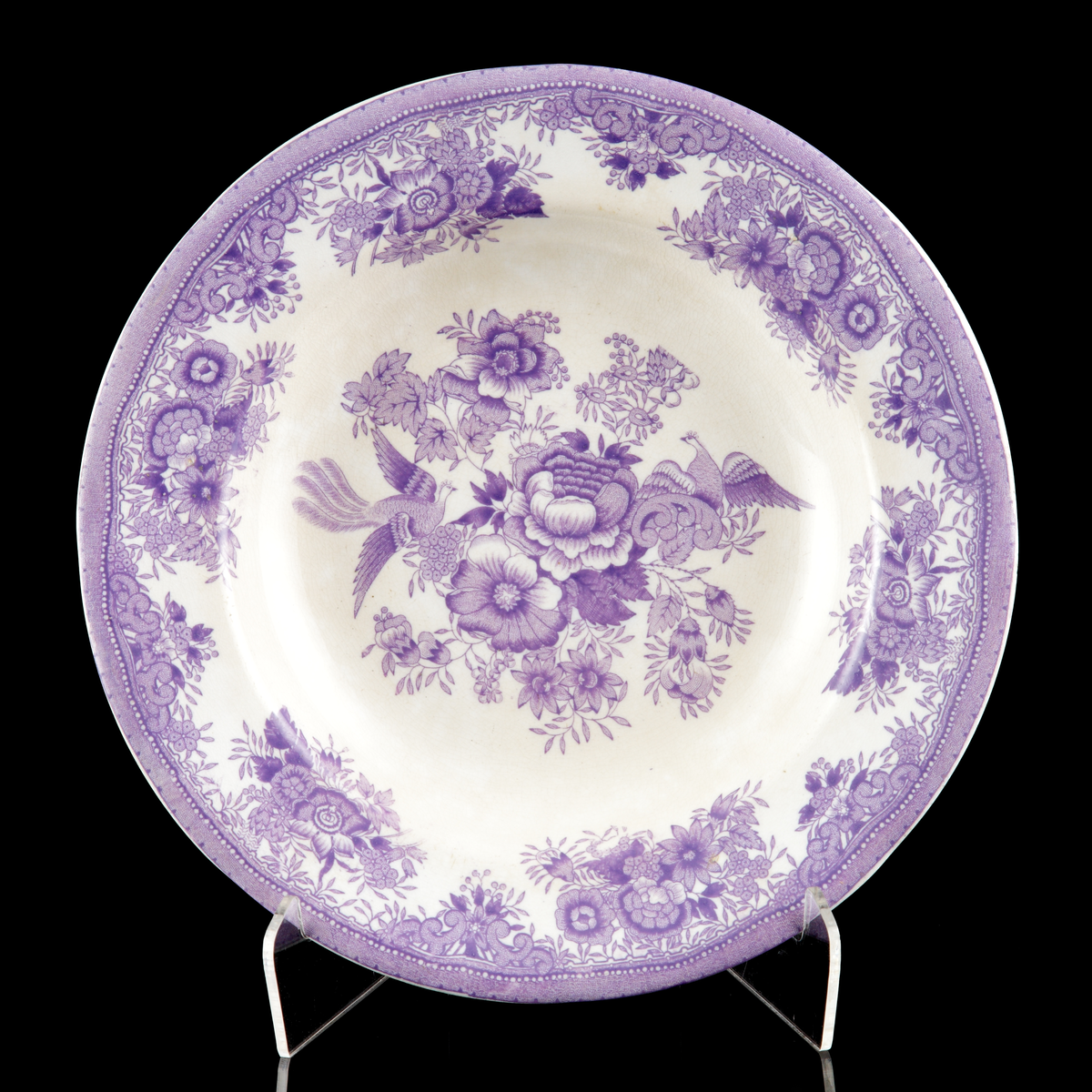 Djupa tallrikar (9 st.), med tryckt dekor i ljust violett. Blommönster och fasaner.