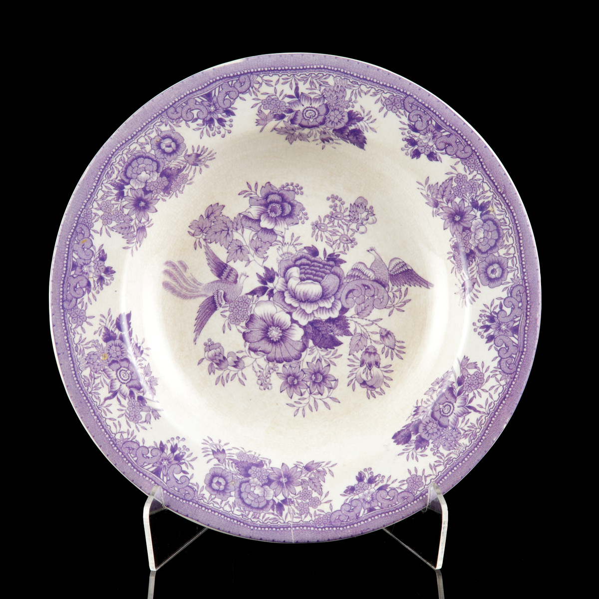 Djupa tallrikar (9 st.), med tryckt dekor i ljust violett. Blommönster och fasaner.