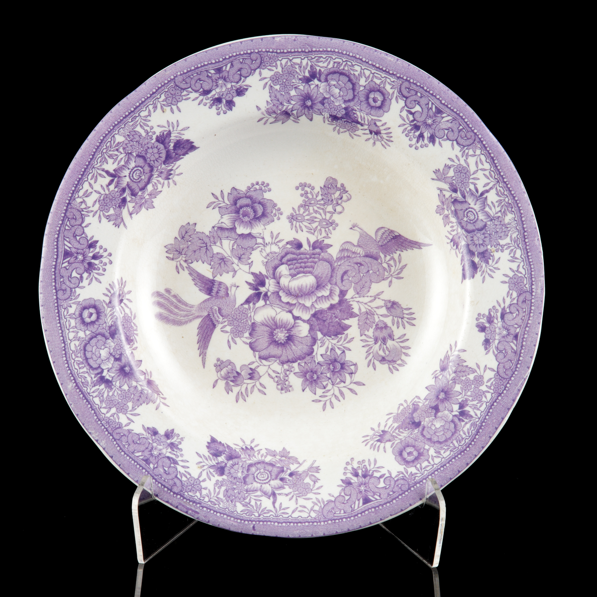 Djupa tallrikar (9 st.), med tryckt dekor i ljust violett. Blommönster och fasaner.