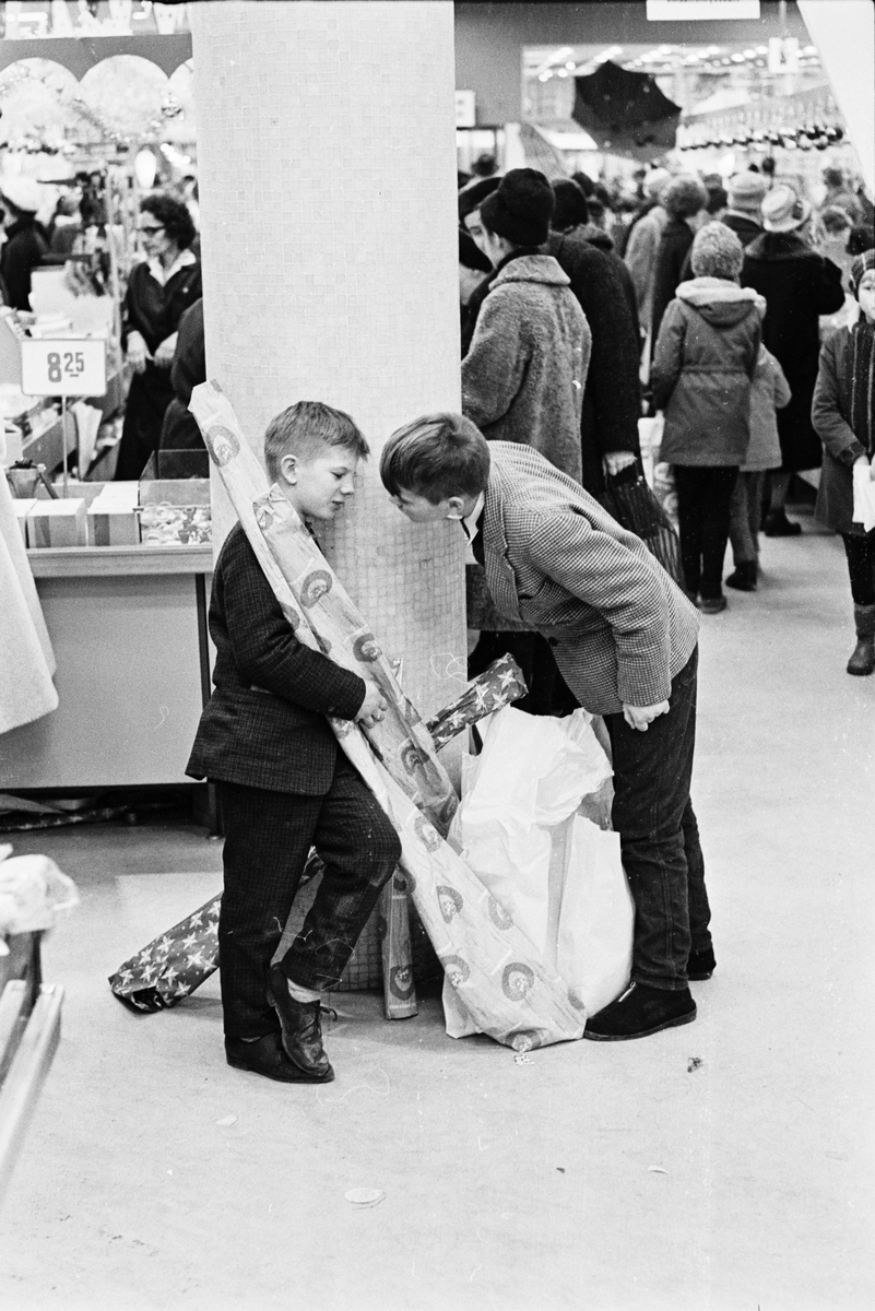 "Julhandeln livlig i år", Uppsala december 1962
