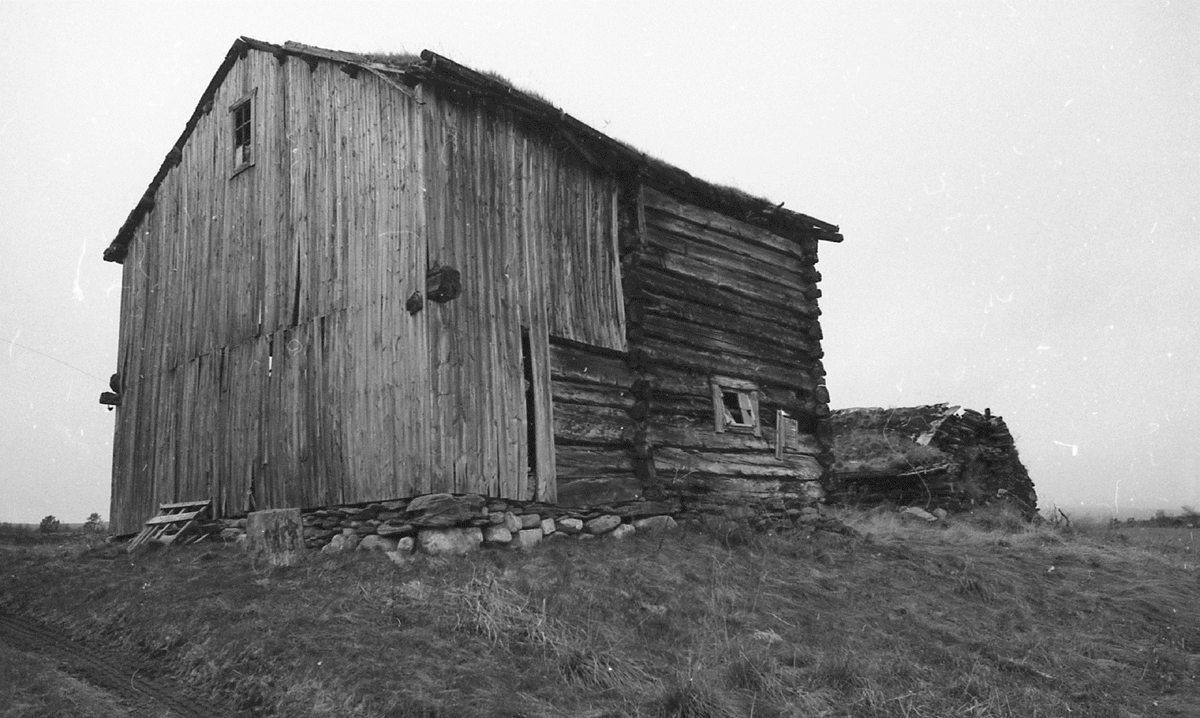 Nedtaking av stall, Løkken, Kvikneskogen
