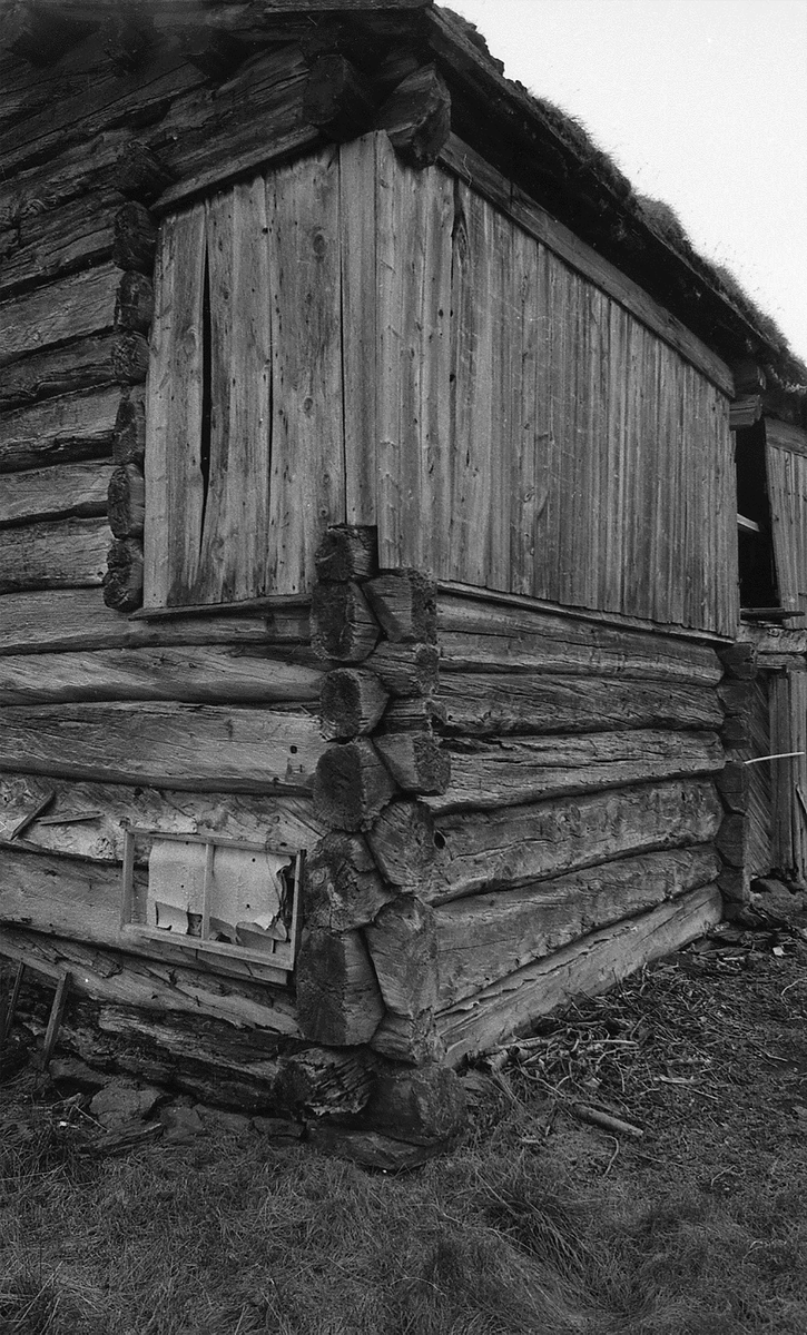 Nedtaking av stall, Løkken, Kvikneskogen