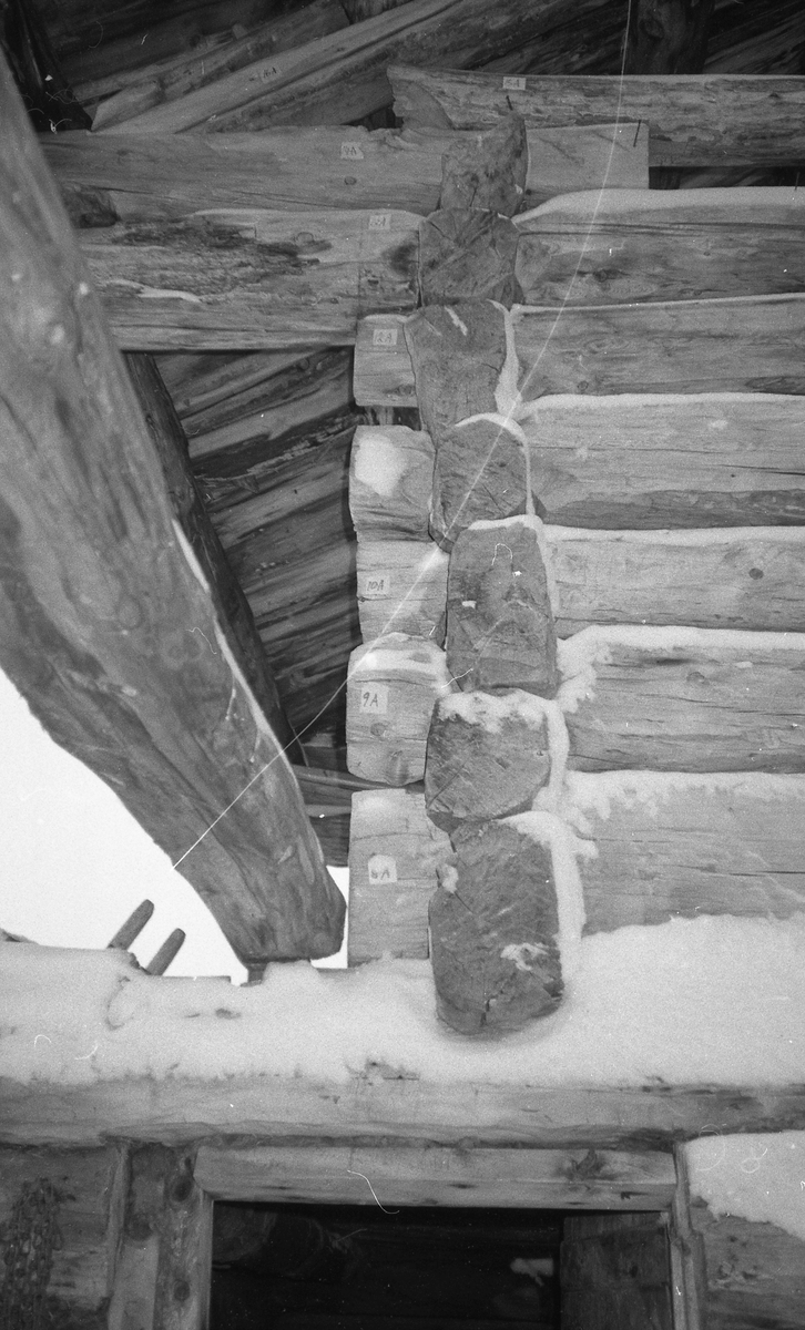 Nedtaking av stall, Løkken, Kvikneskogen