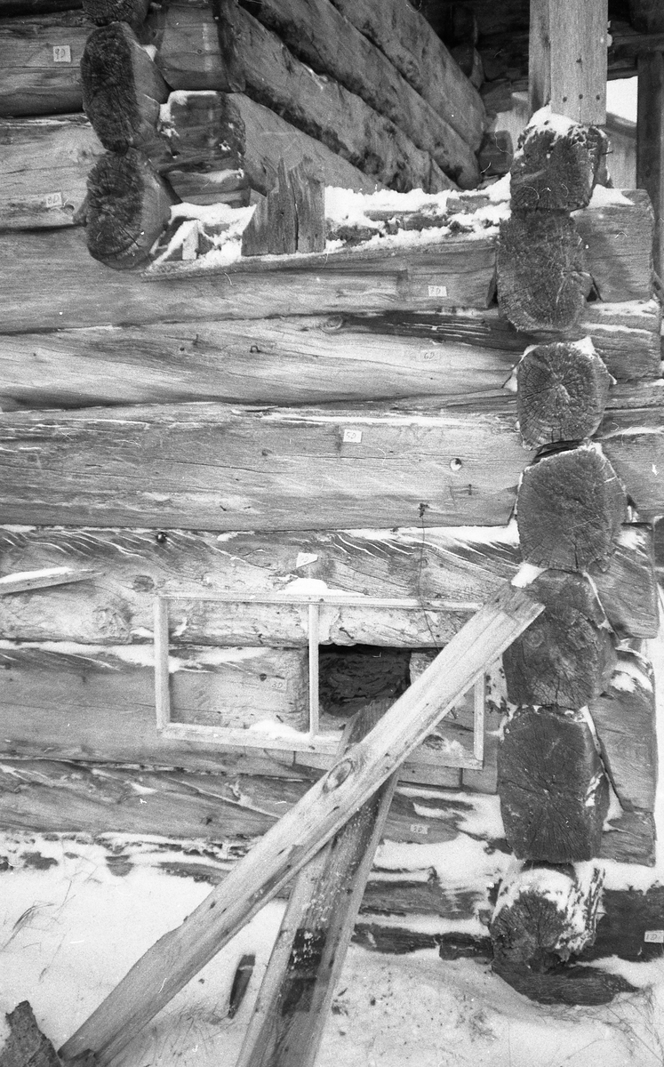 Nedtaking av stall, Løkken, Kvikneskogen