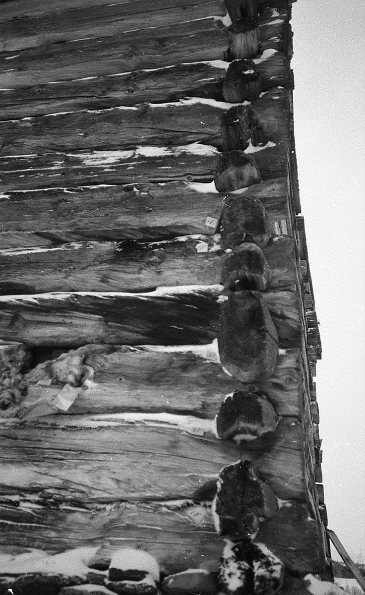 Nedtaking av stall, Løkken, Kvikneskogen