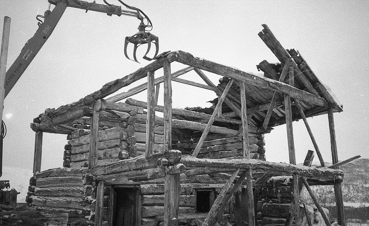 Nedtaking av stall, Løkken, Kvikneskogen
