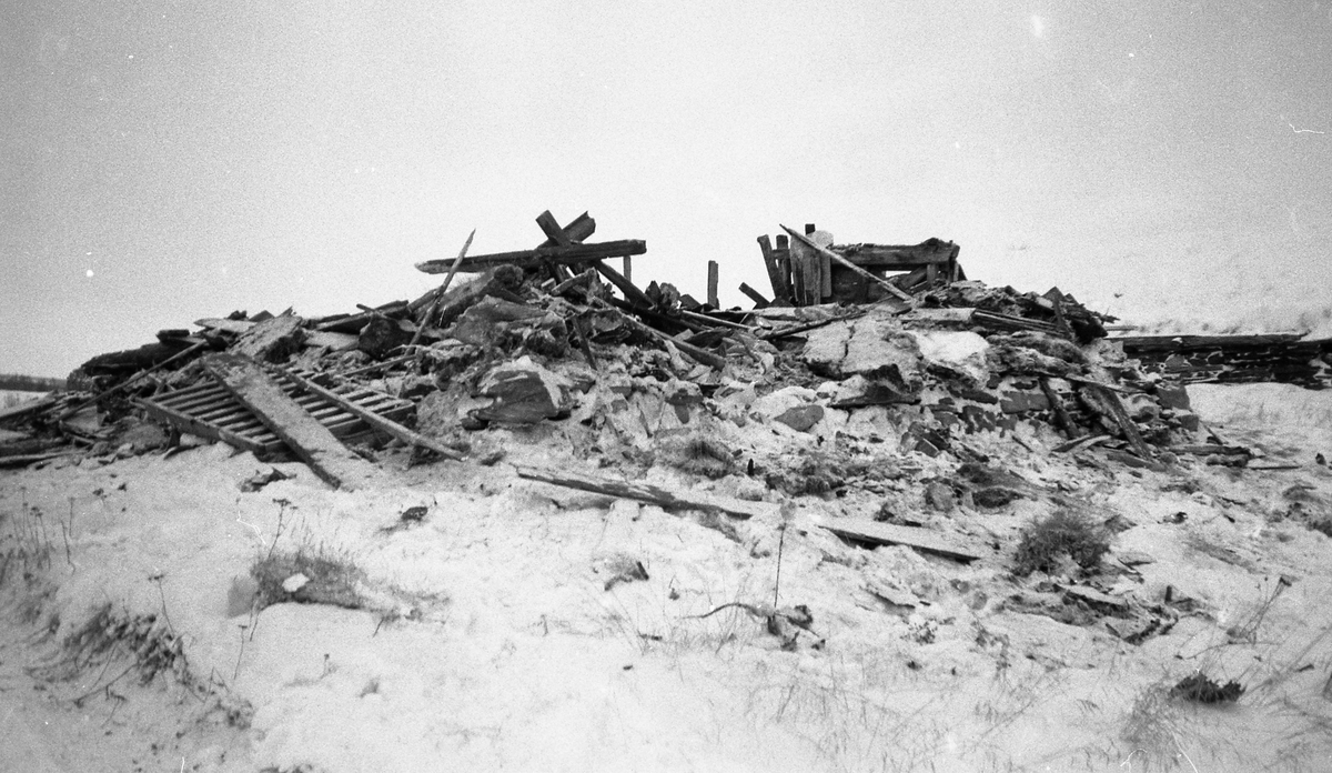 Nedtaking av stall, Løkken, Kvikneskogen