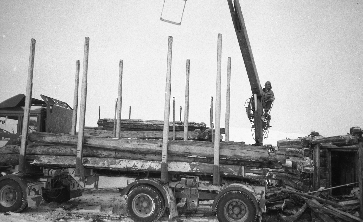 Nedtaking av stall, Løkken, Kvikneskogen