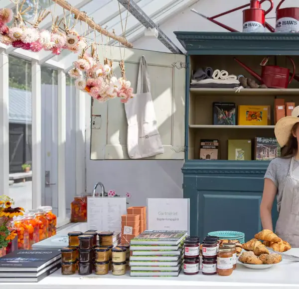 Varer i gårdsbutikken på Bygdø Kongsgård. 