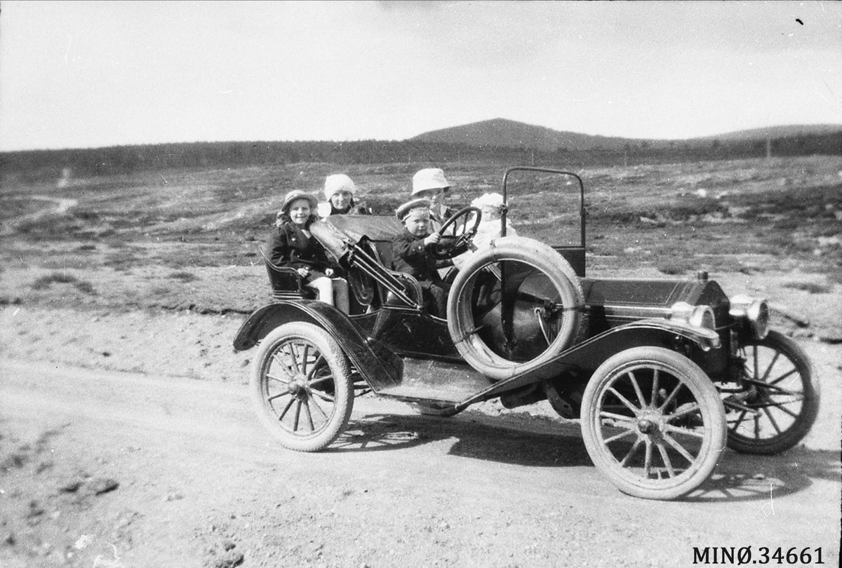 Folldal Verk's første bil. 