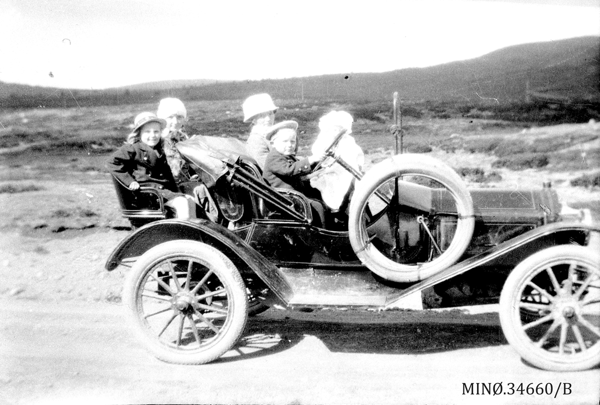 Folldal Verk's første bil. 