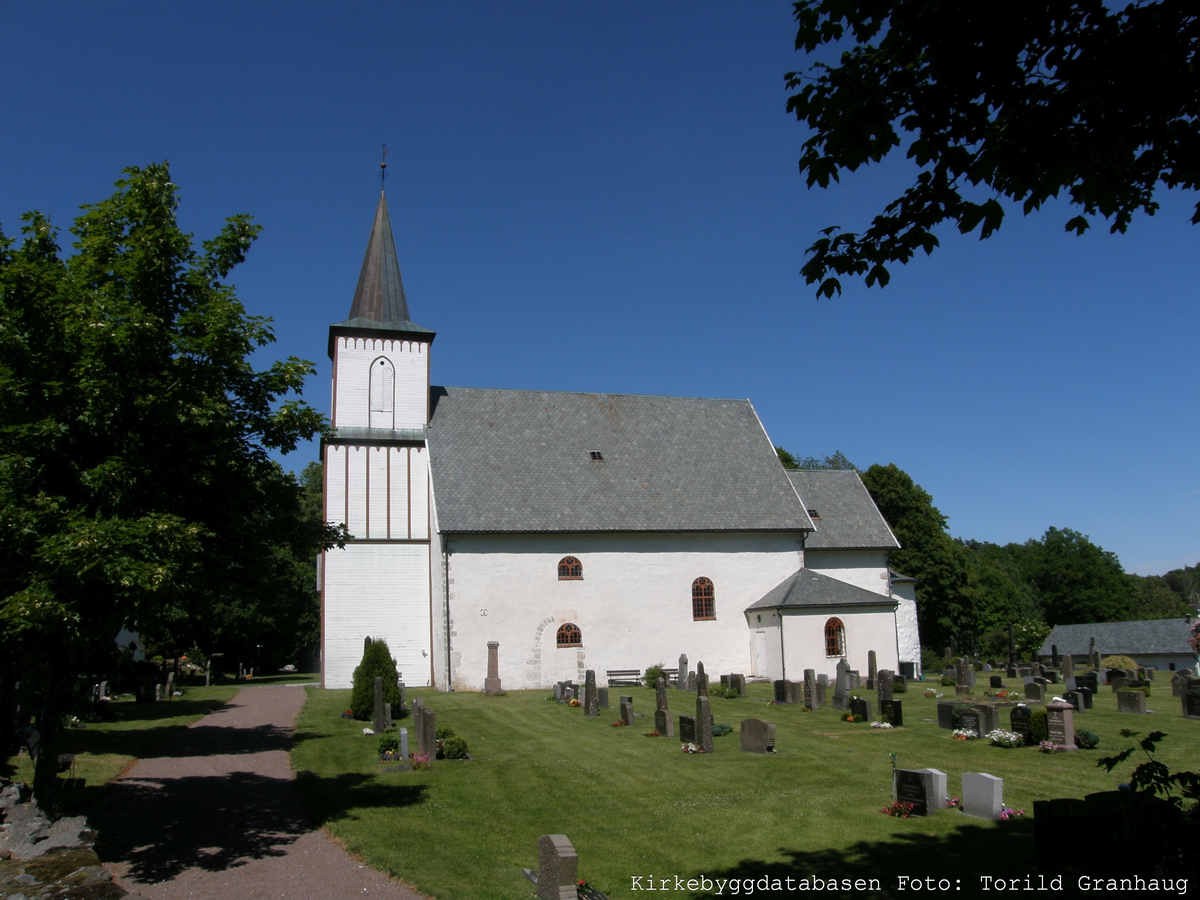 Steinkirke fra middelalderen, oppført ca år 1100.