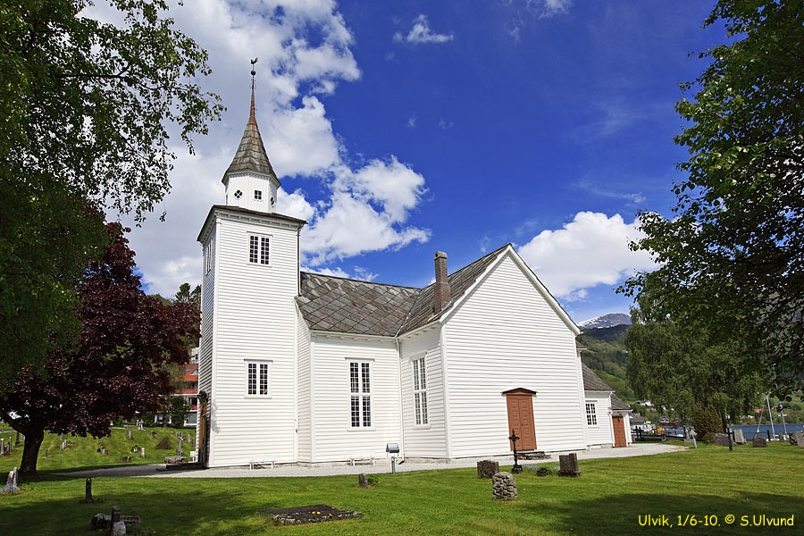 Trekirke oppført i 1859.