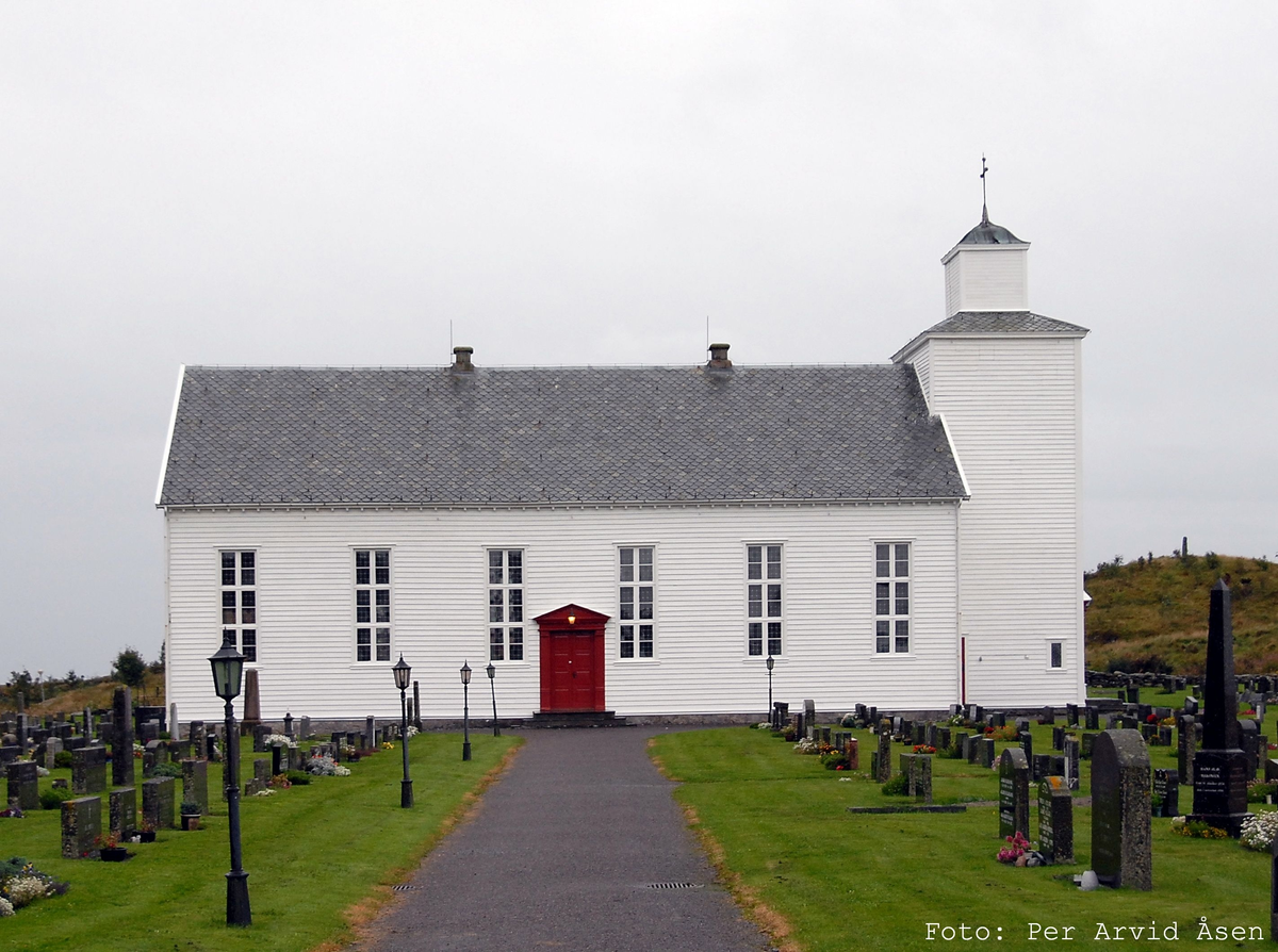 Trekirke oppført i 1851.