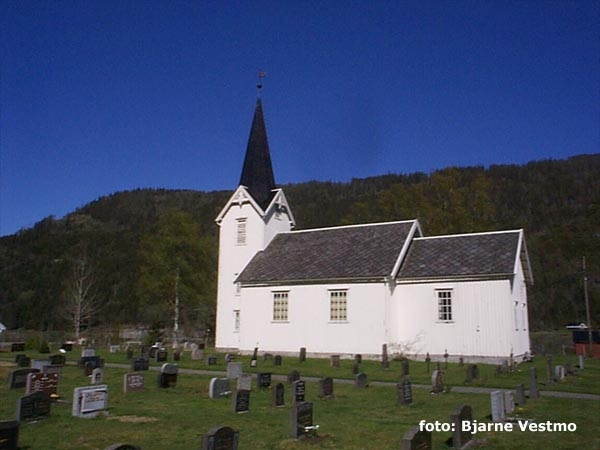 Trekirke oppført i 1902.