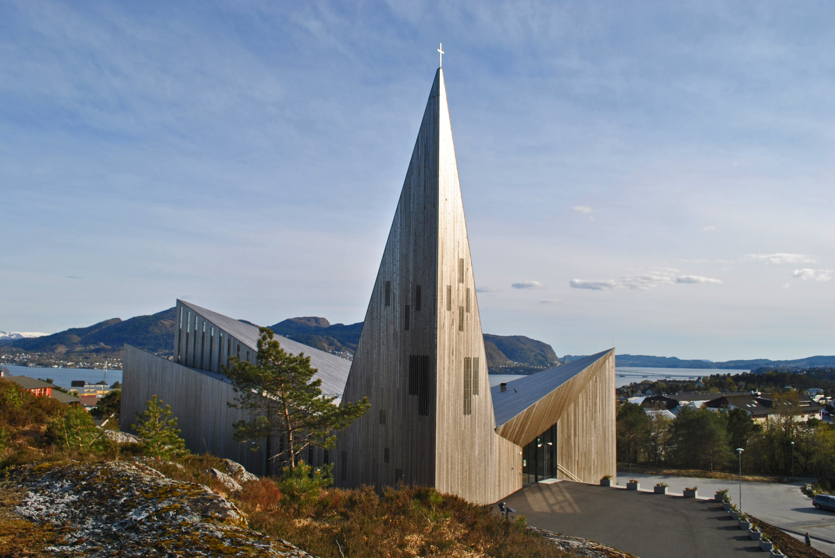 Trekirke oppført i 2014.