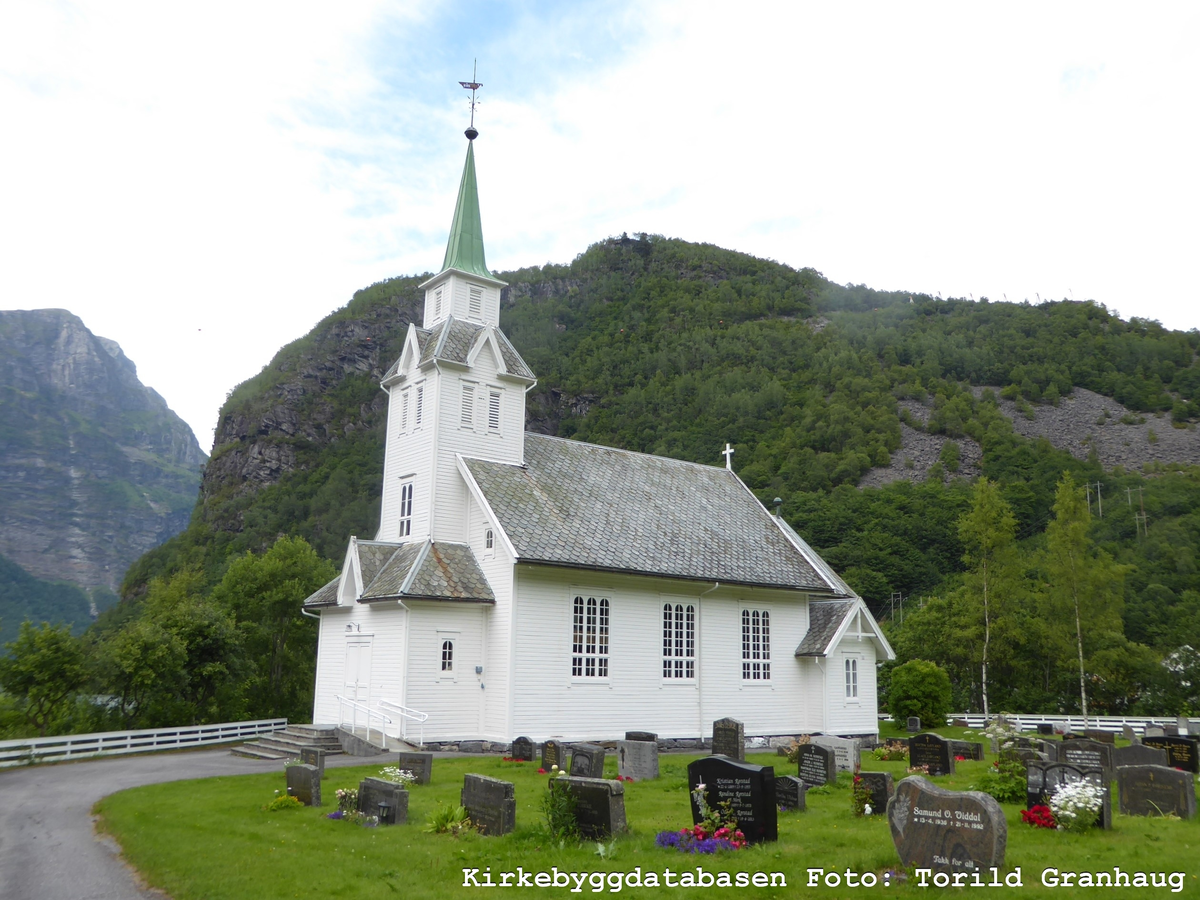 Trekirke oppført i 1919.