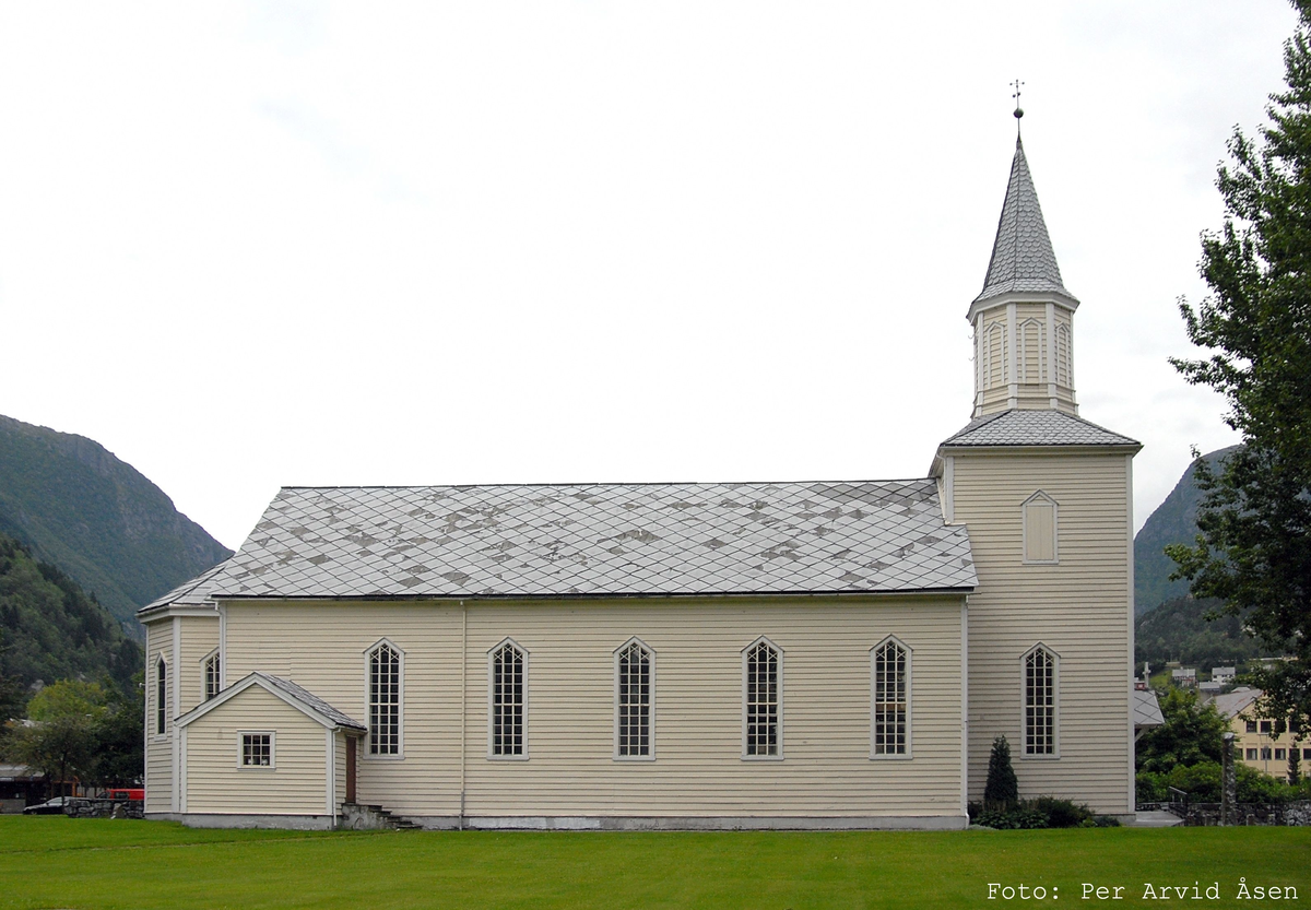 Trekirke oppført i 1870.