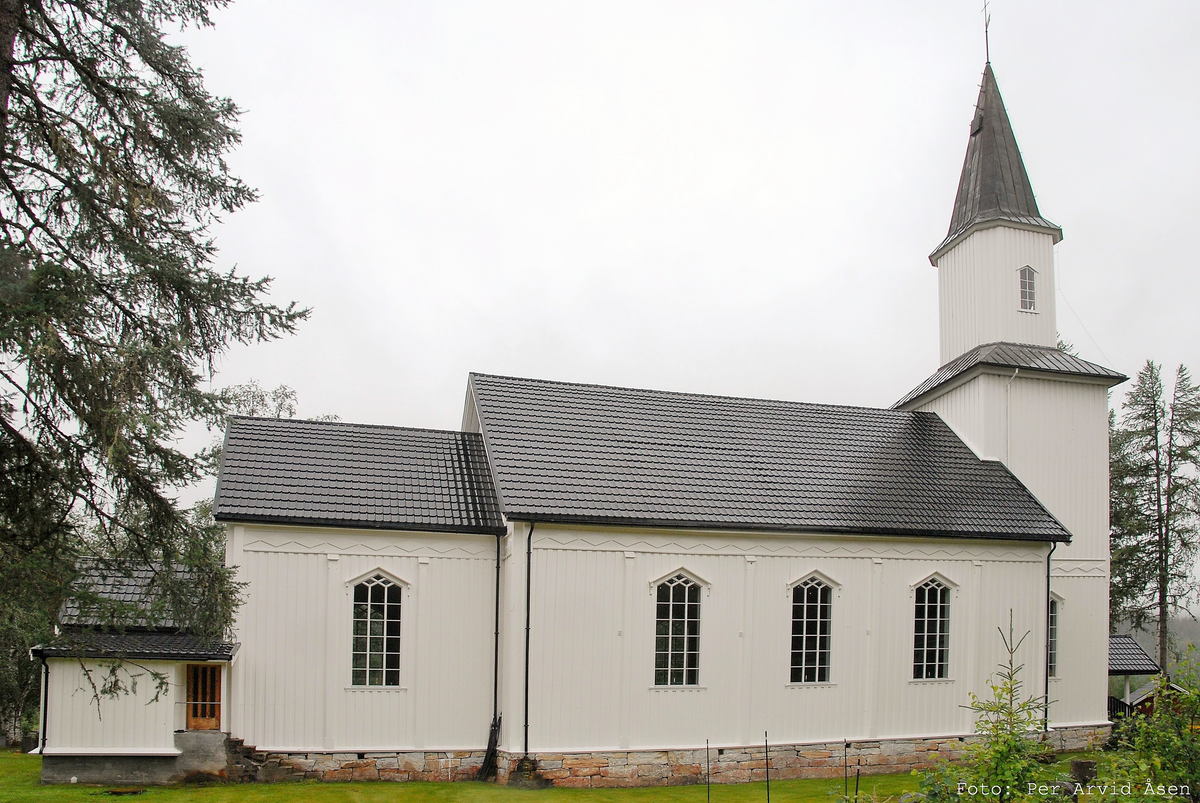 Trekirke oppført i 1892.