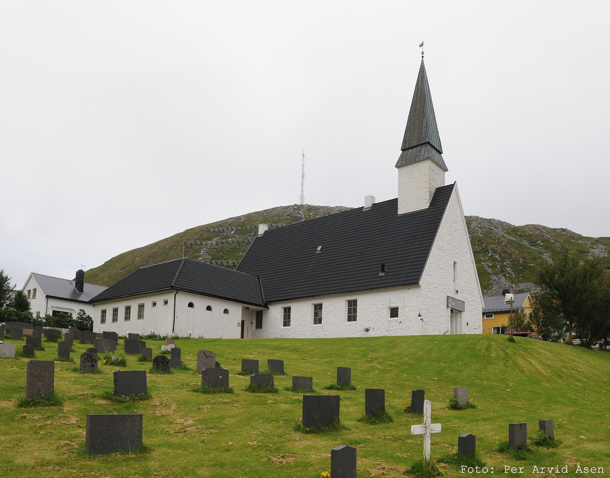Mur/steinkirke oppført i 1951.